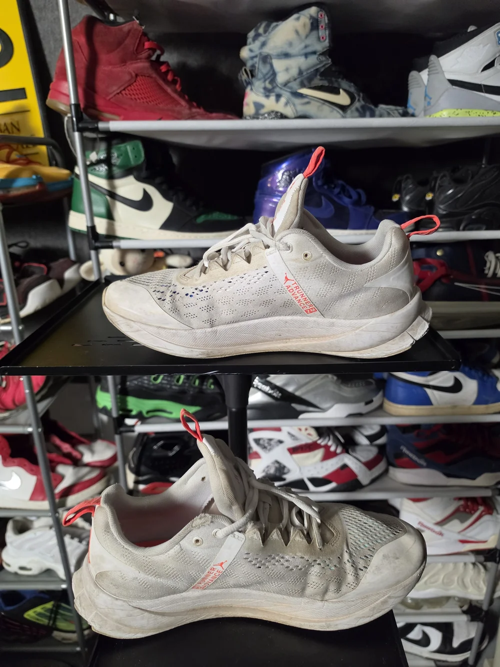 🔥 Jordan Men’s Size 11 Lightweight Neutral-Run Sneakers in Off-White